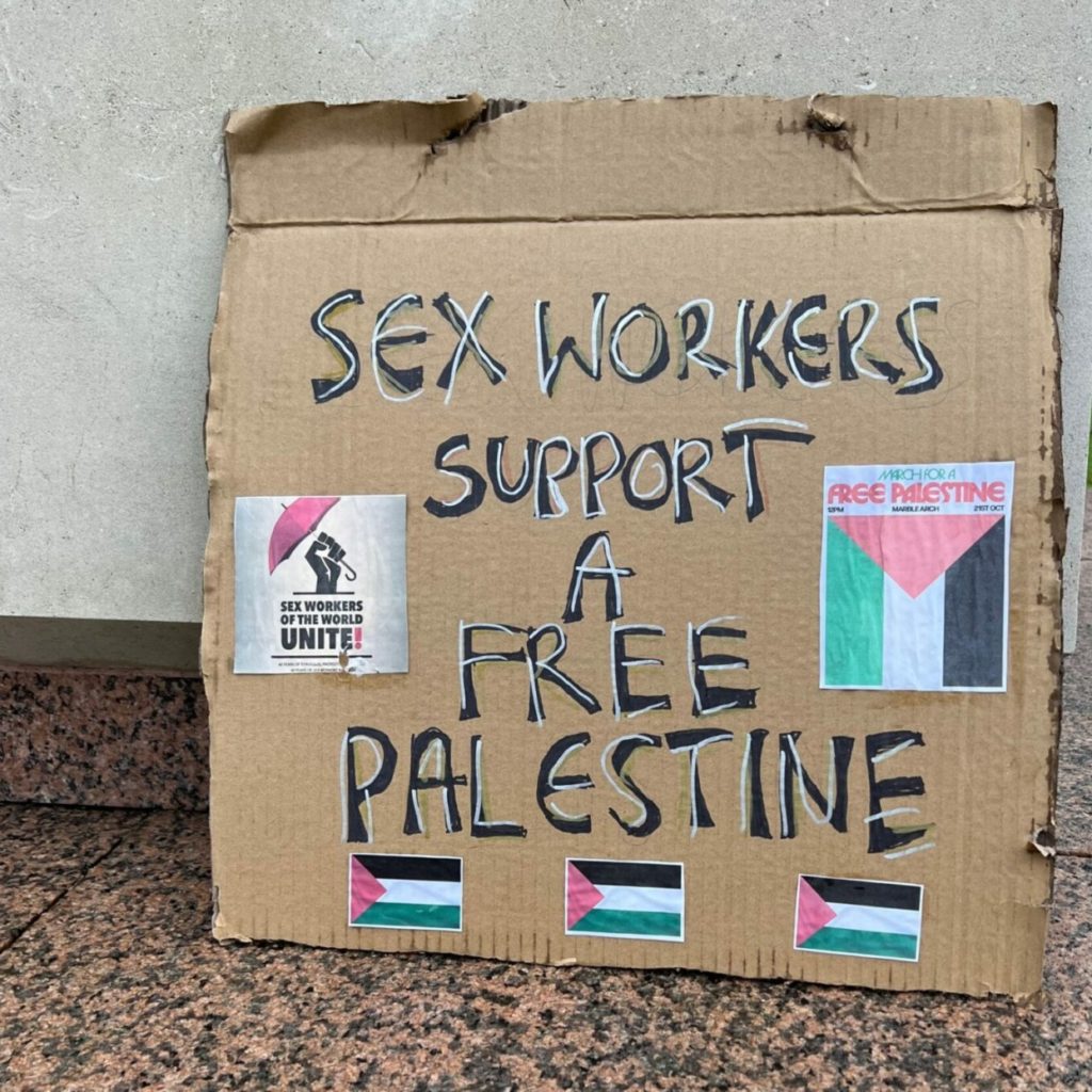 On vend du sexe, ils vendent des armes